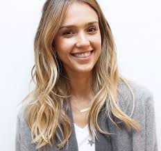 Frisuren mittellang mit schrägem pony. Frisuren Fur Blonde Haare Die Top Stylings Fur Den Alltag