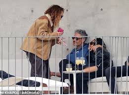 Are rita ora and taika waititi in an open relationship with tessa thompson? Pf9uo3lrky2oam
