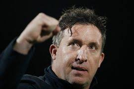 Bertie Wright: Glentoran salute 'inspirational' Oval hero following death  at 102