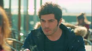 Filiz cada vez está más orgullosa de su familia y cómo han logrado superar cada obstáculo, pero hay quienes aún quieren arruinar esa felicidad. Amor De Familia Capitulo 43 Chilevision