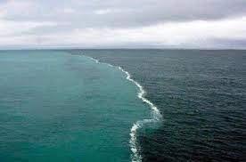 In the northern hemisphere it is landlocked and does not. Top 10 Incredible Ocean Phenomena Toptenz Net Places To See Places To Visit Places To Go