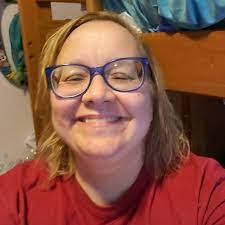 Lynn Kline's Instagram, Twitter & Facebook