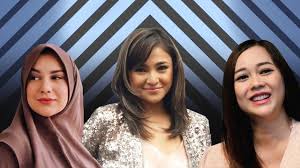 Kini, rezky aditya tengah digosipkan dekat dengan pesinetron cantik, citra kirana. 5 Artis Perempuan Yang Sempat Menjalin Kedekatan Dengan Rezky Aditya Kumparan Com