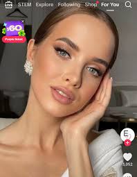 Who can do Hollywood glam curls for a wedding?