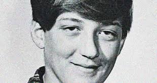 Met genadeloze zelfkennis beschrijft Stephen Fry zijn jongensjaren