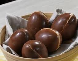 Recette œufs En Chocolat Fourres Au Praline En Video Recette Oeufs En Chocolat Recette Oeuf Oeufs De Paques Chocolat