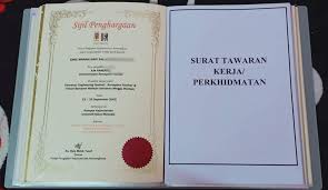 Di bahagian muka surat pertama, letakkan satu kertas a4 yang menunjukkan jawatan yang anda pohon untuk ditemuduga atau maklumat temuduga yang diperolehi daripada email yang anda dapat untuk jawatan tersebut. Wanita Ini Kongsi Cara Susun Fail Sijil Untuk Temuduga Spa Semua Lengkap Baru Tak Gelabah
