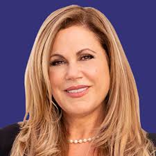 Tamara Lowe's Instagram, Twitter & Facebook