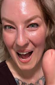 Elbert the boxer tries out new backdrop