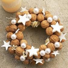 что можно сделать из скорлупы грецкого ореха своими руками Pin De Margarita Balysheva En Christmas Wreaths Diy Manualidades Navidenas Decoracion Navidad Coronas Navidenas