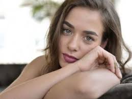 Bensu soral, dizide yetenekli, genç ve güzel avukat melek isimli karakteri ile karşımıza çıkacak. Bensu Soral In Hayali