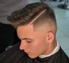 Los lados rasurados de un fundido son halagadores para todos los hombres especialmente para aquellos con rostros redondos que no quieren añadir ningún ancho a. Los Mejores Cortes De Pelo Para Hombre 2021 Modaellos Com