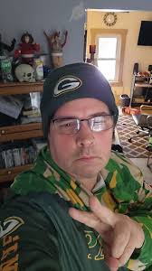 52 from Akron Ohio new here