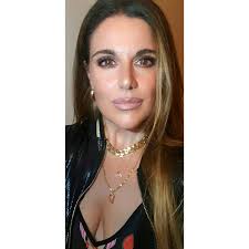 Posso avere almeno un saluto? Mi piace il tuo profilo 🥰