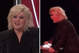 3099 kelly clarkson pictures from 2020. Kelly Clarkson Hangs On For Dear Life After Her Voice Chair Malfunctions Decider