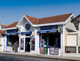 Photo A Ares 33740 Avenue De La Plage Maison De La Presse Ares 80843 Communes Com
