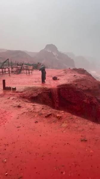 🔊” Hormuz Island Red Beach turns crimson after a heavy rain in  December!☔️♥️ Who’d you like to walk with here under the raindrops?🤩  #NoFilter Heavy rainfall on Hormuz Island creates blood-red runoff ...