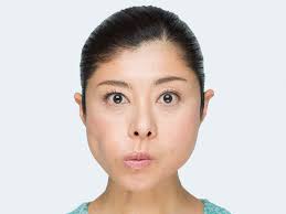 顔ヨガ講師 間々田佳子さんによる30日間の顔ヨガ連載 日本人の顔は圧倒的に運動不足と言われ たるみの一因にも ながら でできる表情筋トレーニングを 顔ヨガ 美容の裏技 顔
