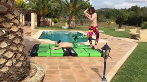 Crashpad ocun paddy moonwalk to model, który dzięki swojej wszechstronności spisze się zarówno podczas treningu w terenie, jak i na panelu. Boulderboutique Crashpad Review Ocun Moonwalk Facebook