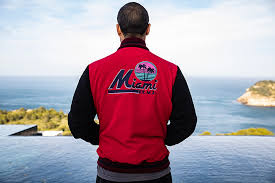 We support all android devices such as samsung, google, huawei selecting the correct version will make the novela un servicio al jefe libro gratis app work better, faster, use less battery power. Movistar Ya Esta Rodando El Inmortal La Serie Sobre El Jefe De Los Miami Audiovisual451