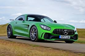 In seguito, infatti vi sarebbero state altre tre versioni, che però non compariranno mai nel listino ufficiale della casa tedesca, essendo. 2017 Mercedes Amg Gt R Review Auto Express