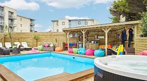 Halula Beach House Cornish Holiday Home With Pool And Hot Tub Surf House Beach House Pool Houses