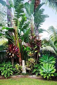 10 Inspiring Tropical Landscaping Ideas That Can Be Made Easily Garden Gardenideas Landscaping Tropical Garden Design Tropical Landscaping Tropical Garden