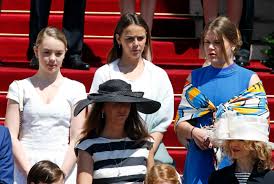 While it's impossible to calculate the exact amount princess stéphanie of monaco is worth, we can use publicly available information such as salary, investments, businesses, endorsements, and other income to estimate a net worth for 2021. Prinz Jacques Prinzessin Gabriella Das Grosse Fest Der Furstenzwillinge Gala De