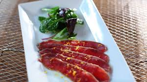 Cette Recette S Apparente A Un Gravlax De Bœuf Pour Trancher Facilement La Viande Toujours Utiliser Un Couteau Bien Aiguise Et Gravlax Recipe Food Cooking