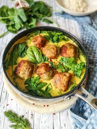 Fischballchen Curry Mit Spinat In 2020 Curry Einfache Gerichte Lebensmittel Essen