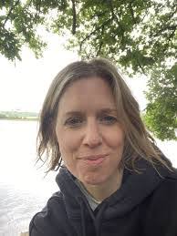 Lesley Simpson's Instagram, Twitter & Facebook