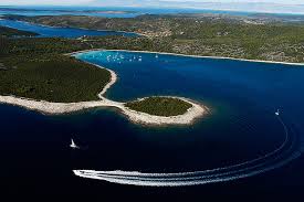 Hier lädt ein herrlicher sandstrand mit seichtem wasser vor allem familien mit kleinen kindern zum baden ein. Strand Sakarun Insel Dugi Otok Kroatien Strande