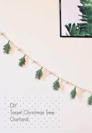 Tutorial For Diy Tassel Christmas Tree Garland Banner Via The Beetique Christmas Tree Garland Easy Christmas Decorations Christmas Decor Diy