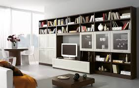 Una parete attrezzata può contenere oggetti diversi che hanno altresì un utilizzo diverso, ad esempio il televisore. Soluzione Salvaspazio Arredare Con Le Pareti Attrezzate Aziende News