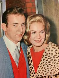 Ok everybody..... your mission, if you choose to accept it, is to think of  someone (living or deceased), who you think would sing an awesome duet with  our beloved Mr Darin. (My