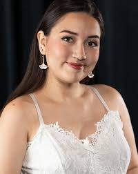 Opera Singer . . . . #Moments #observe #fun #listen #happening #nomad  #emotional #themomentbefore #themomentafter #stroyteller #yourpicture  #bestlife #living #portrait #editorialphotoshoot #photojournalism  #chicagophotojournalist ...