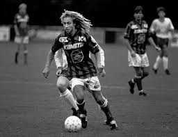 The Story Of Henrik Larsson His Ties To Home Town Club Helsingborgs If And The Day The Hooligans Turned On Him As Manager Breaking The Lines