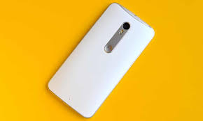 The moto x is a revolutionary smartphone that will push everyday voice interaction with an artificial intelligence virtual assistant into the mainstream, says columnist mike elgan. Motorola Moto X Style Review Cut Price Quality Phablet Motorola The Guardian