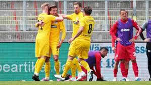 Liga 1 scoruri la flashscore.ro ofera livescore, rezultate live, clasamente liga 1 si detalii din meciuri (marcatori, cartonase rezultate, scoruri live si clasamete liga 1. Vfl Osnabruck Siegt Und Schiesst Wurzburg In Die Dritte Liga Ndr De Sport Fussball