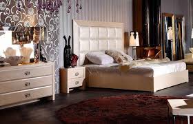 Case in point, this lovely bedroom by amber interior design based in calabasas, california. Armani Xavira Glam Champagne Bedroom Set 5900 35 Modern New York By Designer Group Usa Inc Houzz Uk