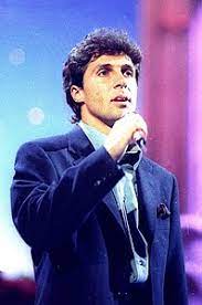 Fedeli al motto squadra che vince non si cambia, ad accompagnare la conduzione di luca barbarossa e del performer andrea perroni, la musica dal vivo. Luca Barbarossa Wikipedia