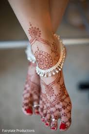 Beautiful Indian Bride S Foot Mehndi Http Www Maharaniweddings Com Gallery Photo 136379 Anklet Designs Bridal Anklet Anklets Indian