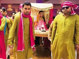 Mehndi 2 Or 3 Days Prior To The Wedding Henna Ceremony Takes Place Where Guests Apply Henna On The Br Traditional Wedding Dresses Mehndi Outfit Bridal Looks