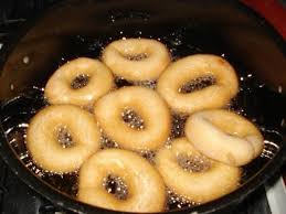 Biscoito Frito De Polvilho Doce E Farinha De Trigo Biscoito Frito De Polvilho Doce Que Nao Estoura Receita Rosquinhas Fritas Receitas Rosquinha De Polvilho