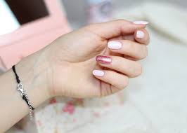 Manicure Time Delikatny Manicure Hybrydowy Z Akcentem Rozowego