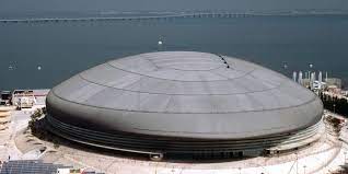 O astfel de formă unică a cerut gândirea ieșită din cutie pentru bazele sale, atât din motive structurale, cât și din motive simbolice. Gallery Preparations Inside Altice Arena Have Started