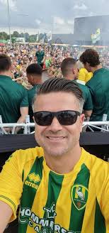 DJ Danny Mendez geniet van ADO Den Haag familiedag