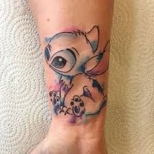 I tatuaggi ispirati a lilo e stitch non coinvolgono solo i personaggi del cartone disney ma anche la magica parola ohana. Top 30 Lilo And Stitch Tattoos Cute Lilo And Stitch Tattoo Designs Ideas