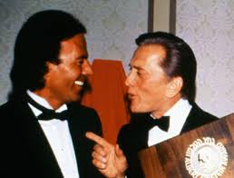 Born 23 september 1943) is a spanish singer, songwriter and former professional footballer. Julio Iglesias Julioiglesias Twitter