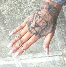 Color stay true words tattoo on fingers for men. 41 Interessante Hand Tattoos Ideen Fur Frauen Hand Ideen Interessant Tattoos Finger Tattoo Finger Frauen Fu Hand Tattoos Tattoos Tattoo Ideen